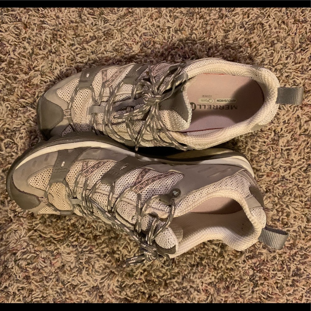 Merrell women’s 8.5 hiking shoes